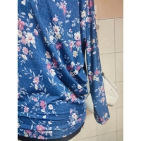 Wzorzysta bluzka Oversize z lejącego materiału - pudrowe kwiatuszki